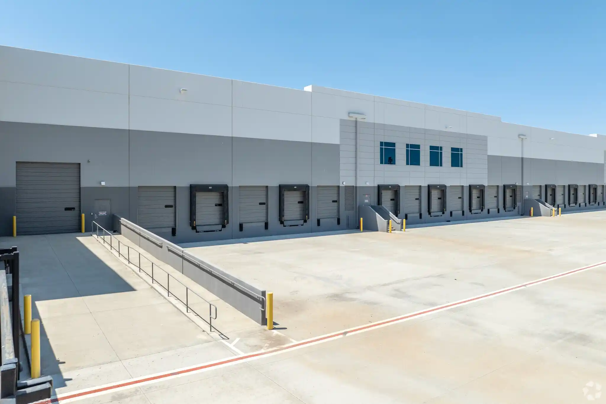 ca-patterson-industrial-warehouse-w-loading-docks