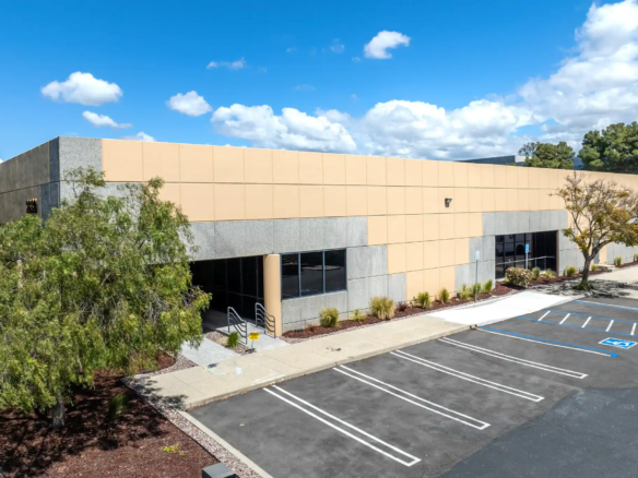 ca-vista-industrial-warehouse-with-loading-docks