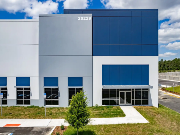 groveland-logistics-center