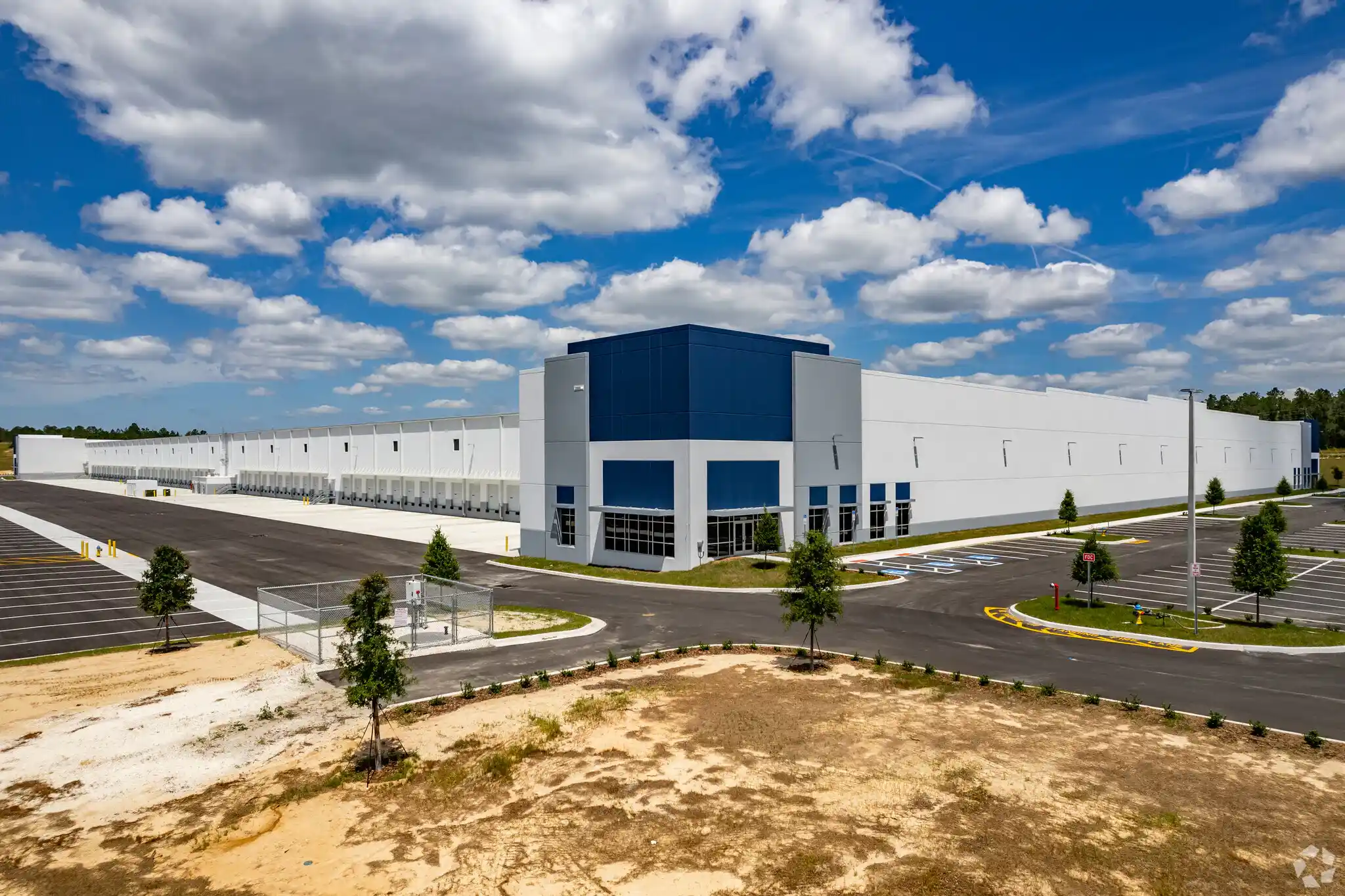 groveland-logistics-center