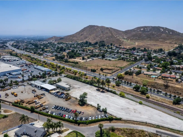 truck-yard-grand-terrace-ca-industrial-workhorse-property