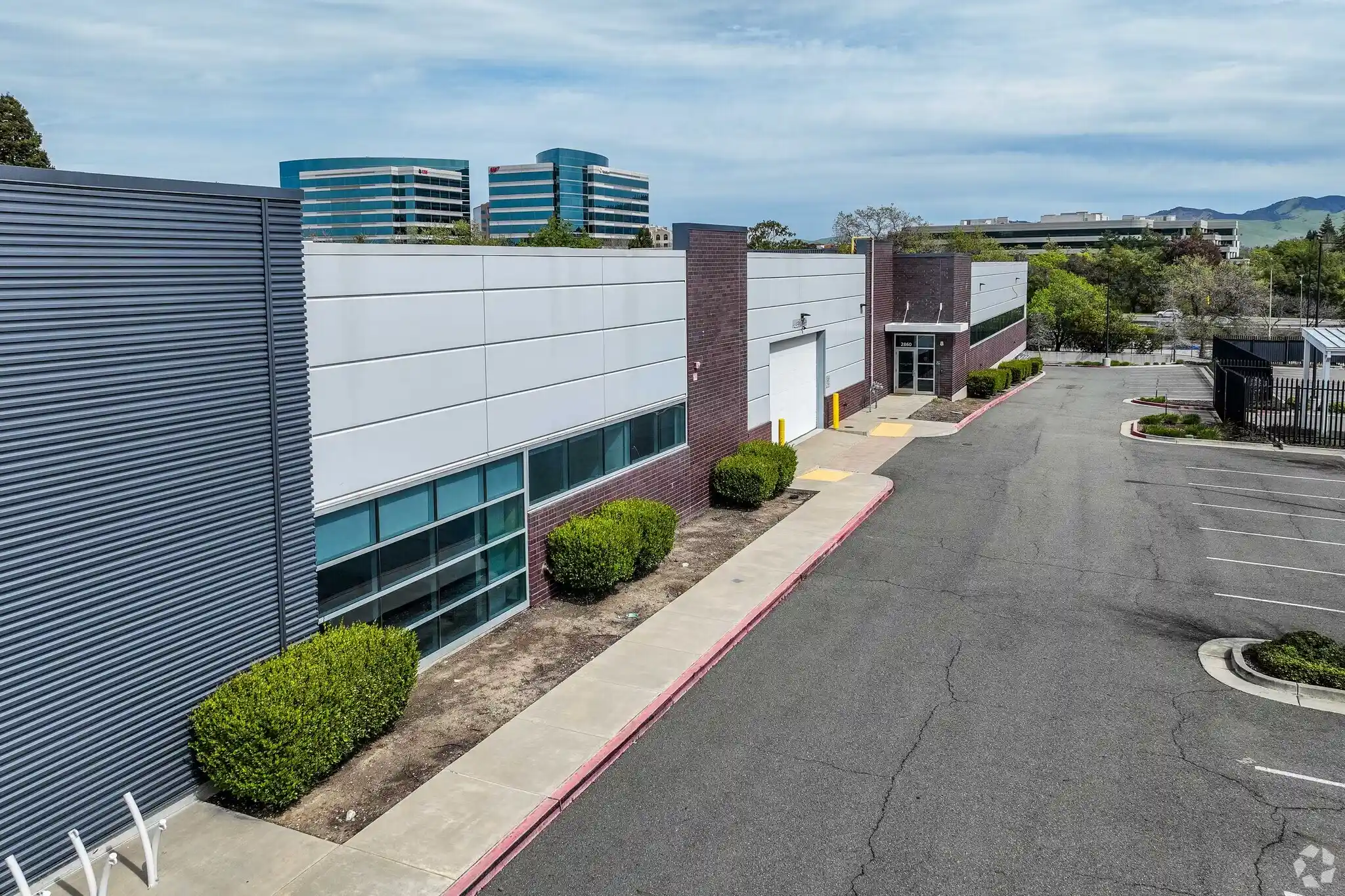 walnut-creek-large-industrial-warehouse-building