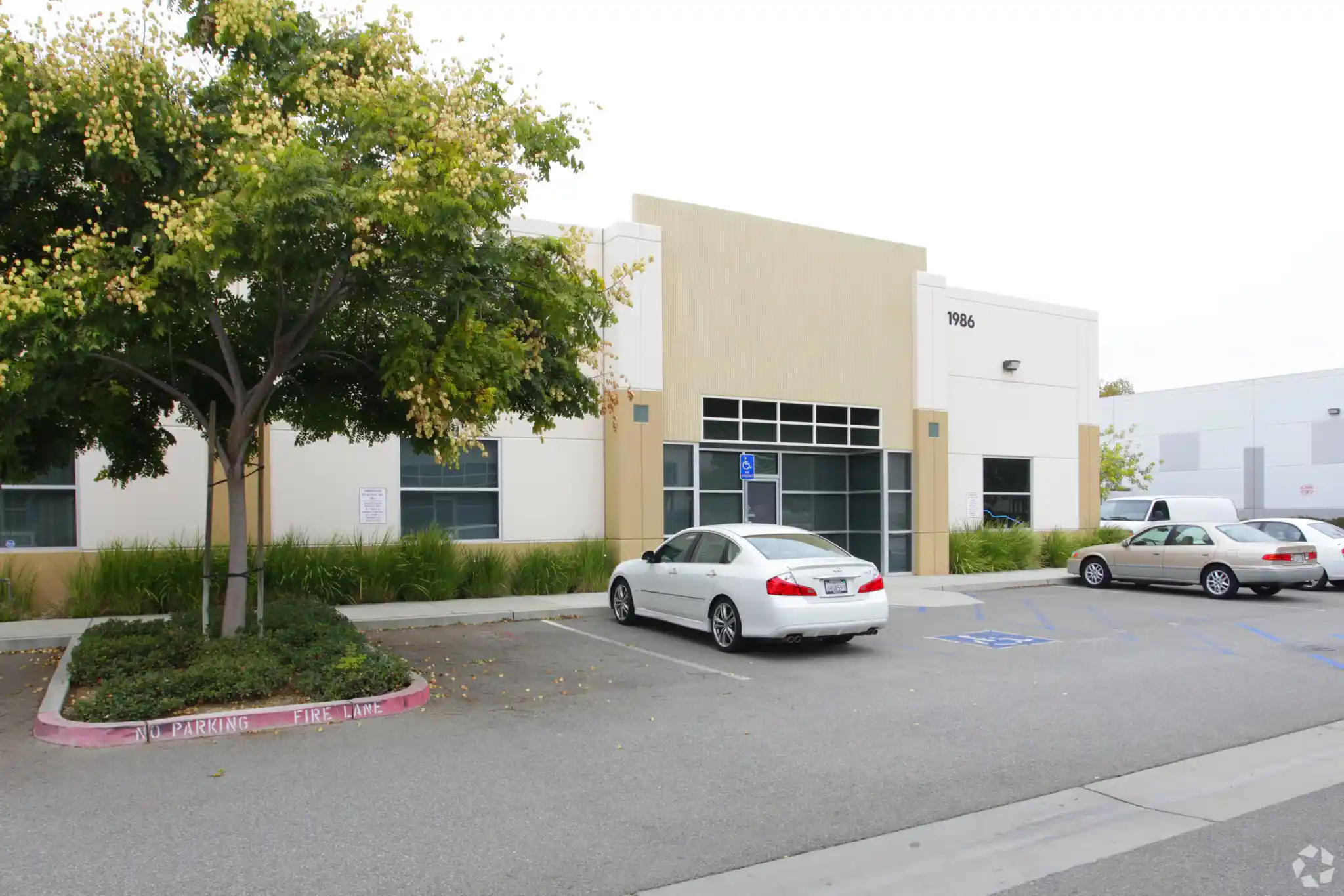 pomona-ca-industrial-flex-condo