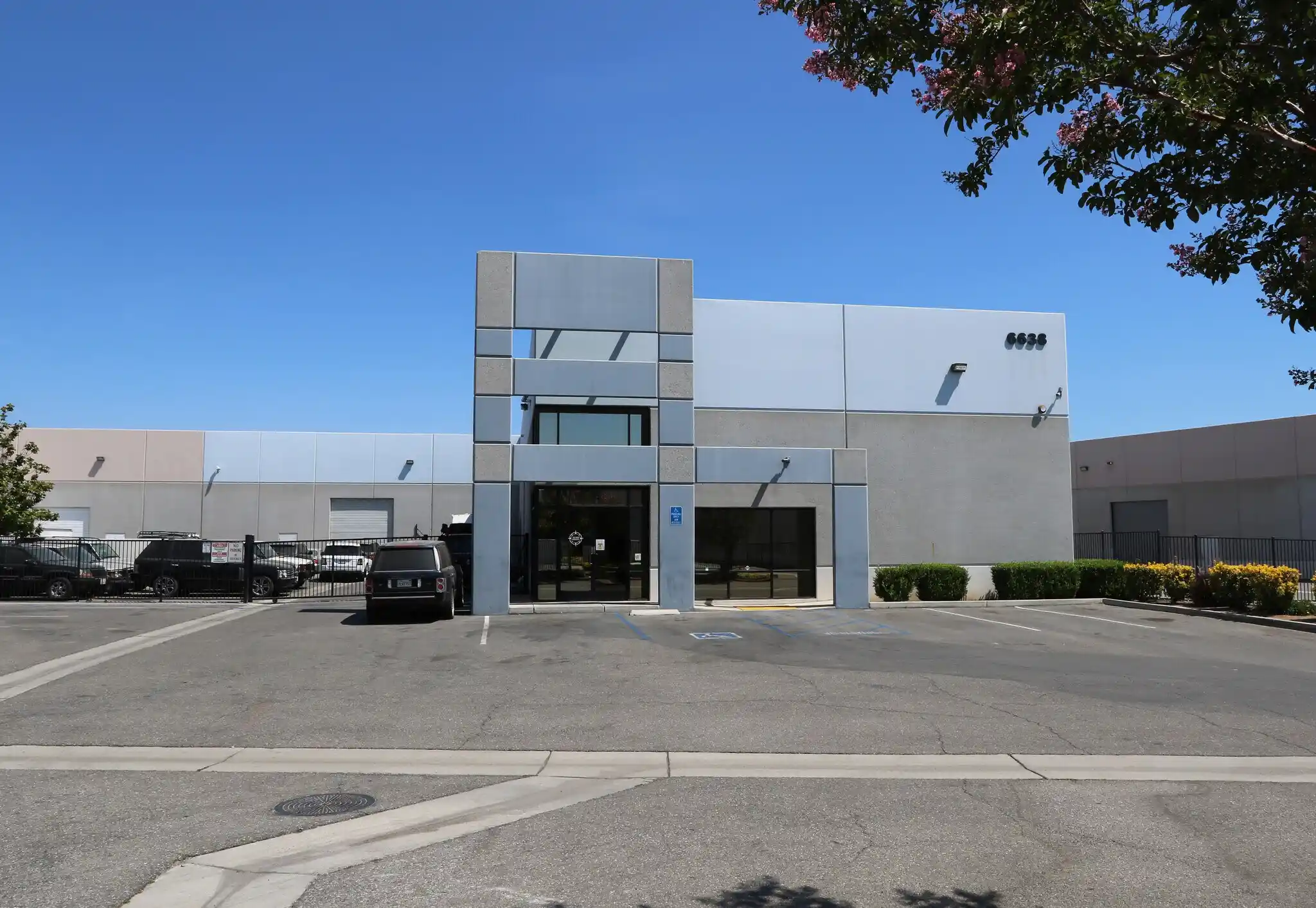 riverside-tilt-up-industrial-auto-building