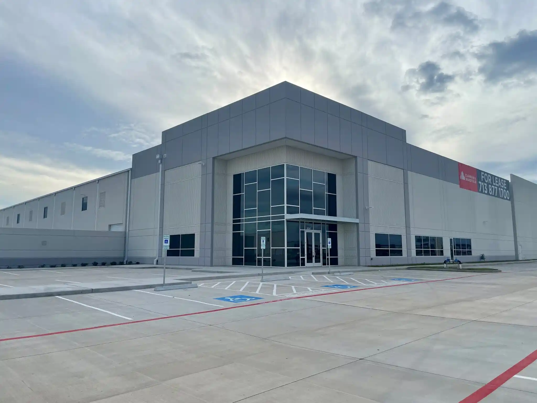 katy-texas-mega-logistics-center-under-constructionoto-1-LargeHighDefinition katy-texas-mega-logistics-center-under-construction